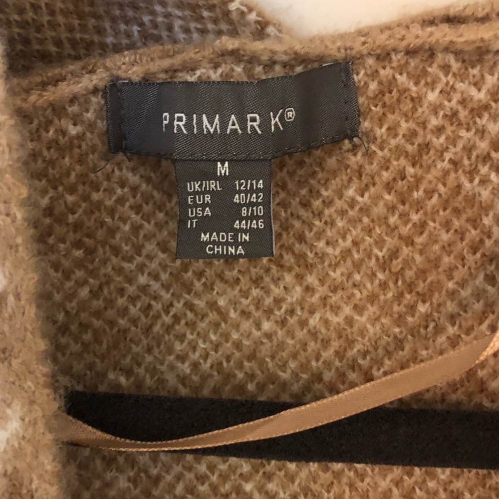 Women’s oversize sweater with hoody.